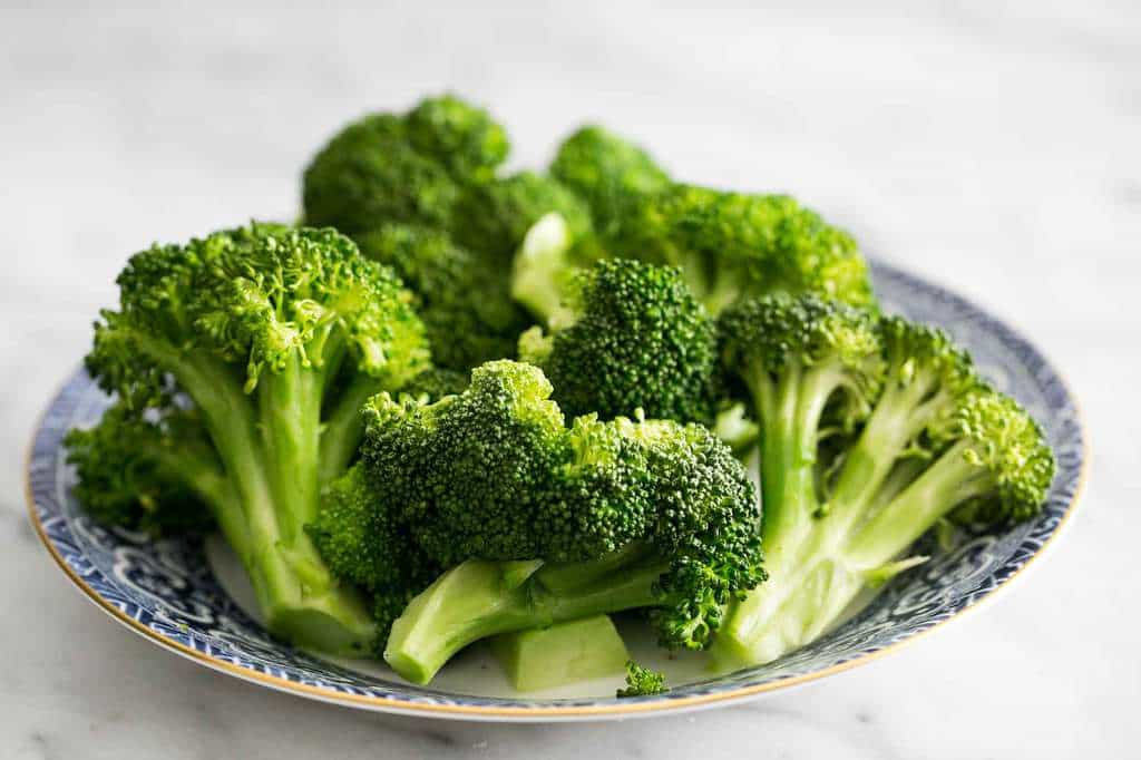 بهترین غذاها برای مقابله با سرطان سینه، کلم بروکلی یک سبزی ضد سرطان است